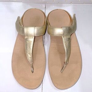 Fitflop gold leather strap sandals with Velcro closing. Wobble board. Size 8.